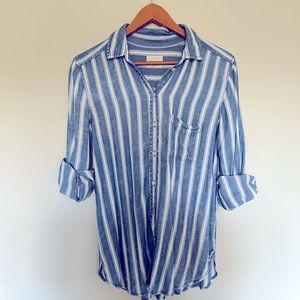 Chambray Blue American Eagle M Button Down Shirt Great Beach Cover Up for Summer